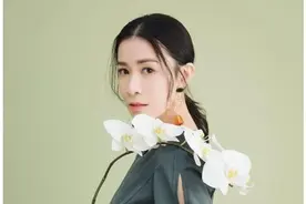 佘诗曼：虽然不知道你身在何方，但我知道，你一直在我心里图片