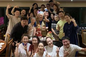 北电97级重聚，女演员和黄磊旧照被扒，再遭网友质疑和嘲讽图片