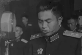 李云龙给“魏和尚”报仇，亲手杀了匪首：真人原形找到了图片