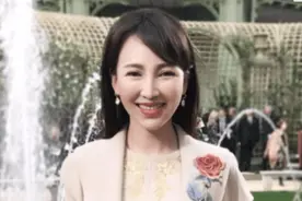 19岁与男友私奔，住地下室裸婚连生三胎，今丈夫连用7部剧来捧她图片