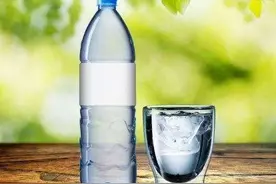 面试官：怎么把一瓶水卖到100元？90后霸气回复，我能卖1000元图片