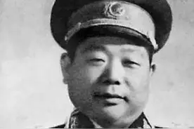 1947年刘邓大军挺进大别山，当地一老太太见到纵队首长大哭：儿子图片