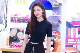 张一山前女友宋妍霏，短裙高跟鞋秀长腿，最后一张身材绝了图片