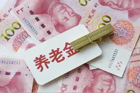 奇怪，有的事退人员为什么有两张退休工资卡？怎么回事？图片