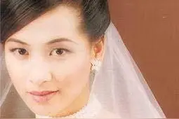 15岁就被骗拍裸照，花半辈子穿回衣服，却被儿子1句话戳穿黑历史图片