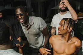 NBA球星不止能炫富，还能“炫腹”！特雷杨8块腹肌如锯齿般鲜明图片