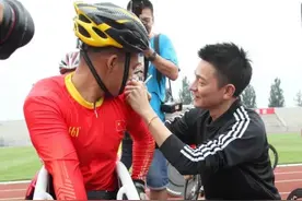 “隐藏”了29年，刘德华和残疾运动员的秘密终于藏不住了图片