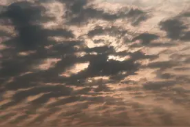 天空出现人脸，有人一眼就看出来，有人非说不像图片