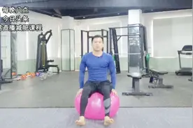 一吃饱肚子就鼓出来，这套动作每周练三次，大肚子消失天天掉秤视频封面