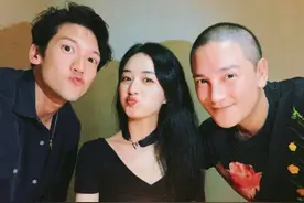 赵丽颖提前庆34岁生日，与关志斌丁子峻开心同框，嘟嘴卖萌超少女图片