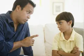 孩子变成“杠精”？亲子沟通讲究技巧，家长可借助“第三者效应”图片