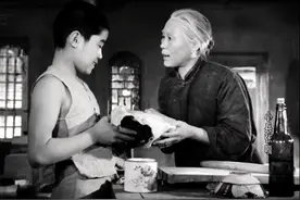 记得电影《小兵张嘎》嘎子奶奶吗？《小二黑结婚》演二黑娘，致敬图片