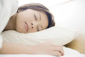为什么总会在凌晨3、4点醒来？提醒：或许是身体这2处“堵了”图片