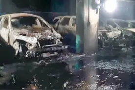点烟不慎引爆666台车，韩国男子绕车着急干跺脚，或赔19亿韩元图片