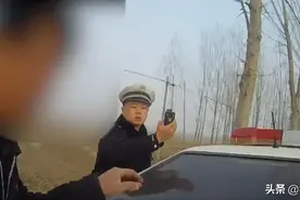 男子驾驶三轮车见到警察竟弃车而逃 果然是酒驾图片
