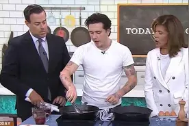 太尴尬！贝克汉姆大儿子上节目表演做菜被狂嘲：下次直播擦屁股吧图片