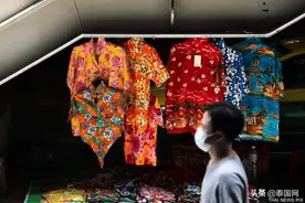 泰国重陷疫情危机 宋干节花衬衫销量低迷图片