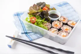 被疫情改变的我们：复工后“带饭族”增多，自带午饭或餐具成新时尚图片