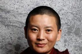 琼英卓玛：13岁削发为尼，用梵音温暖人间，人称最美尼姑图片