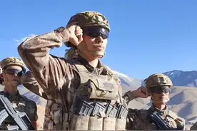 满配4个弹匣＋综合信息系统！新疆军区部队加速换装新式单兵战斗携行具图片