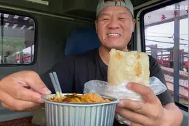 他是B站“干饭一哥”，靠吃饭引2.8亿人次围观，下一个徐大sao？图片