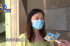 西瓜从天而降，瓜皮砸得手臂麻木，瓜瓤染红了白裙图片