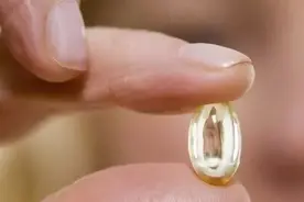 维生素E直接涂脸？浪费还伤皮肤，教你一招，肌肤轻松光滑白皙图片
