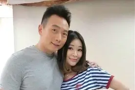 夫妻俩选择丁克十多年，妻子意外怀孕生下女儿，如今两人“真香”图片