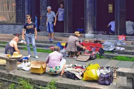 新市古镇：价值不菲的“地摊”图片