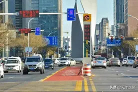 第二大街左转南海路可“逆向借道” 我市首条“逆向可变车道”在滨海新区启用图片