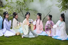 民间故事：男子娶七个老婆后英年早逝，道士借机做假法骗财骗色图片