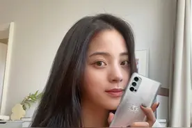 比买基金还赚得多？时尚大牌的艺术家联名款被疯抢的原因在这图片