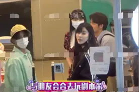 30岁男星人设崩塌，深夜与美女相约剧本杀，烟不离手意外暴露身高图片