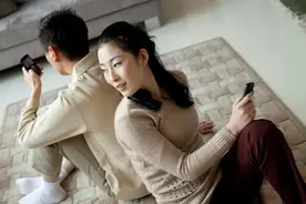 与网恋女友奔现后，她说“想恋爱，先去做体检”，这要求太让我憋屈图片
