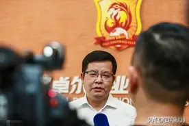 大换血！武汉卓尔刚保级，球队面临换帅问题，李铁团队可能被撤图片
