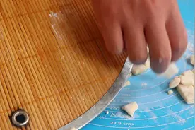 山西晋南特色“麻食”，手指一搓变花样，出锅真好吃图片