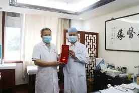 全国名中医邱健行：耕耘杏林56年，“话疗”医术治愈人心图片