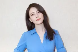 高圆圆，典雅端庄的气质美女，40岁的年纪，依旧清新脱俗，太美啦图片
