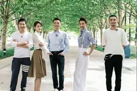 央视主持人大片曝光！43岁李梓萌精致有气场，个子比康辉都要高图片