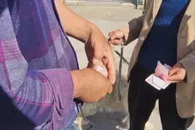 河南：越熟越坑，300块！松狮秒上狗肉车，狗贩子：好狗，可惜了图片