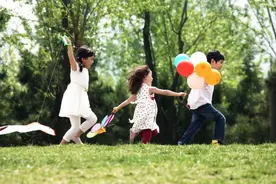 父母每年各10天假期！多省份探索“育儿假”！育儿假或长达30天图片