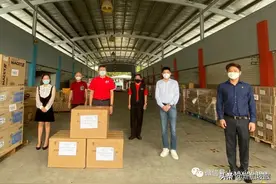 点赞中国新移民爱心人士：捐赠50万口罩给新加坡老人院和客工群体图片