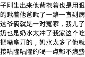 你有没有被自己孩子吓到过？网友：莫名其妙的爬起来对着门口跪拜图片