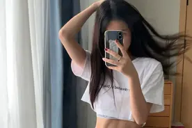 23岁徐娇秀水蛇腰，令网友口水直流，周星驰干女儿今成网店老板图片