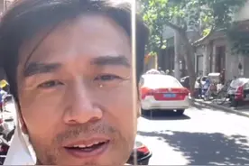 51岁唐文龙现身上海寻根，家乡话标准获好感，颜值冻龄至今未婚图片