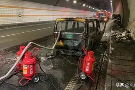 十万响鞭炮车上爆燃！隧道内火光四溅！图片