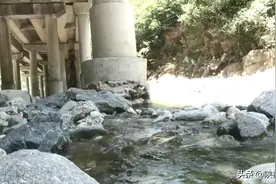 高速公路桥墩出现残缺破损，高速建设部门：墩柱护壁表皮破损不属于安全隐患图片