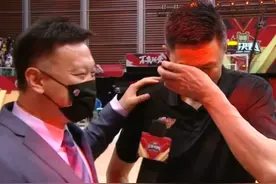 广东夺冠众生相！杜锋痛哭，胡明轩妈妈抢镜，赵睿这一举动感人图片