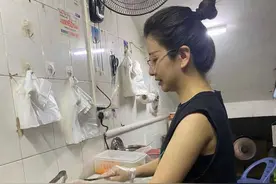城中村里的漂亮小姐姐图片