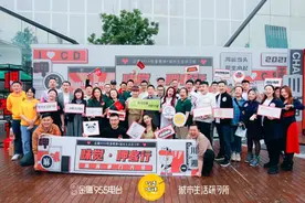 长沙实火！成都的餐饮老板们组团来喝茶颜吃小龙虾图片